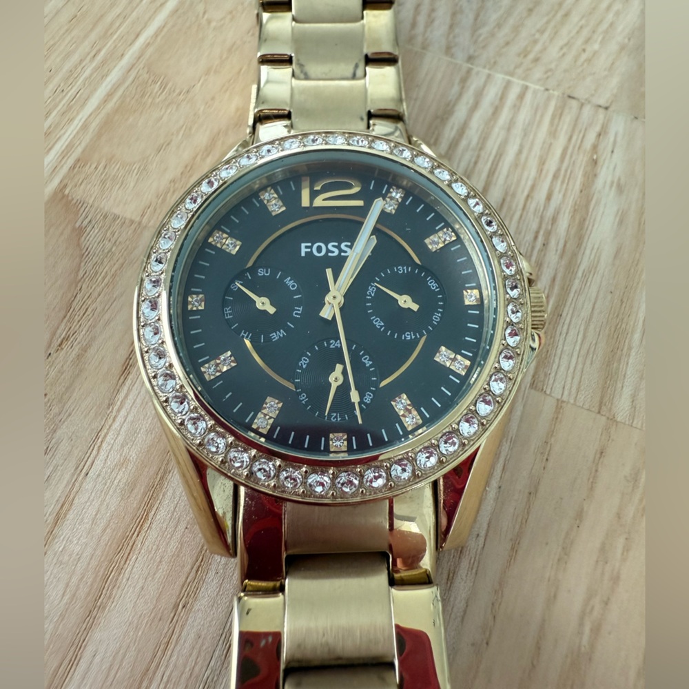 Fossil ladies black dial gold tone watch NEW BATTERY